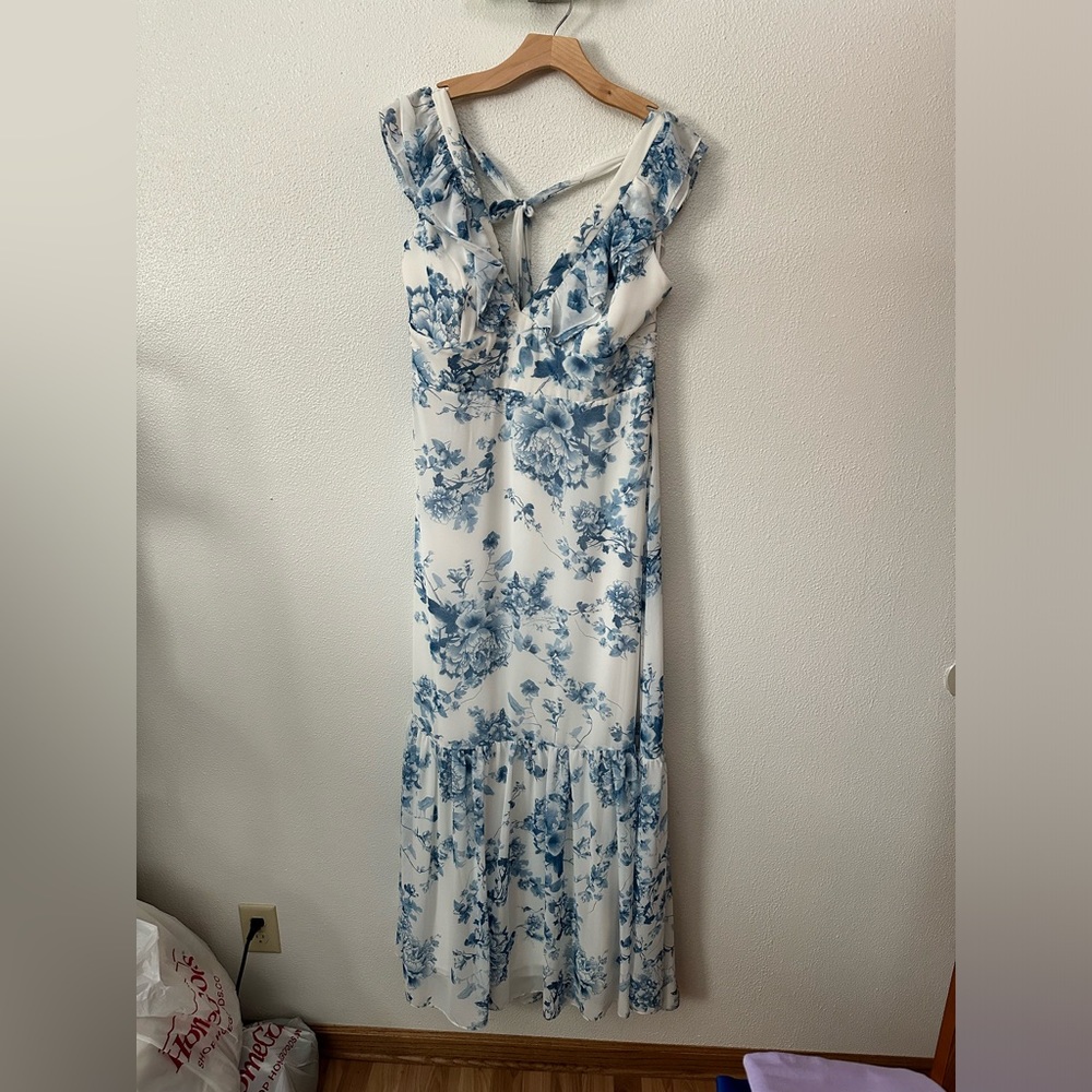 Blue Floral Bridemaid/Bridal dress size 16